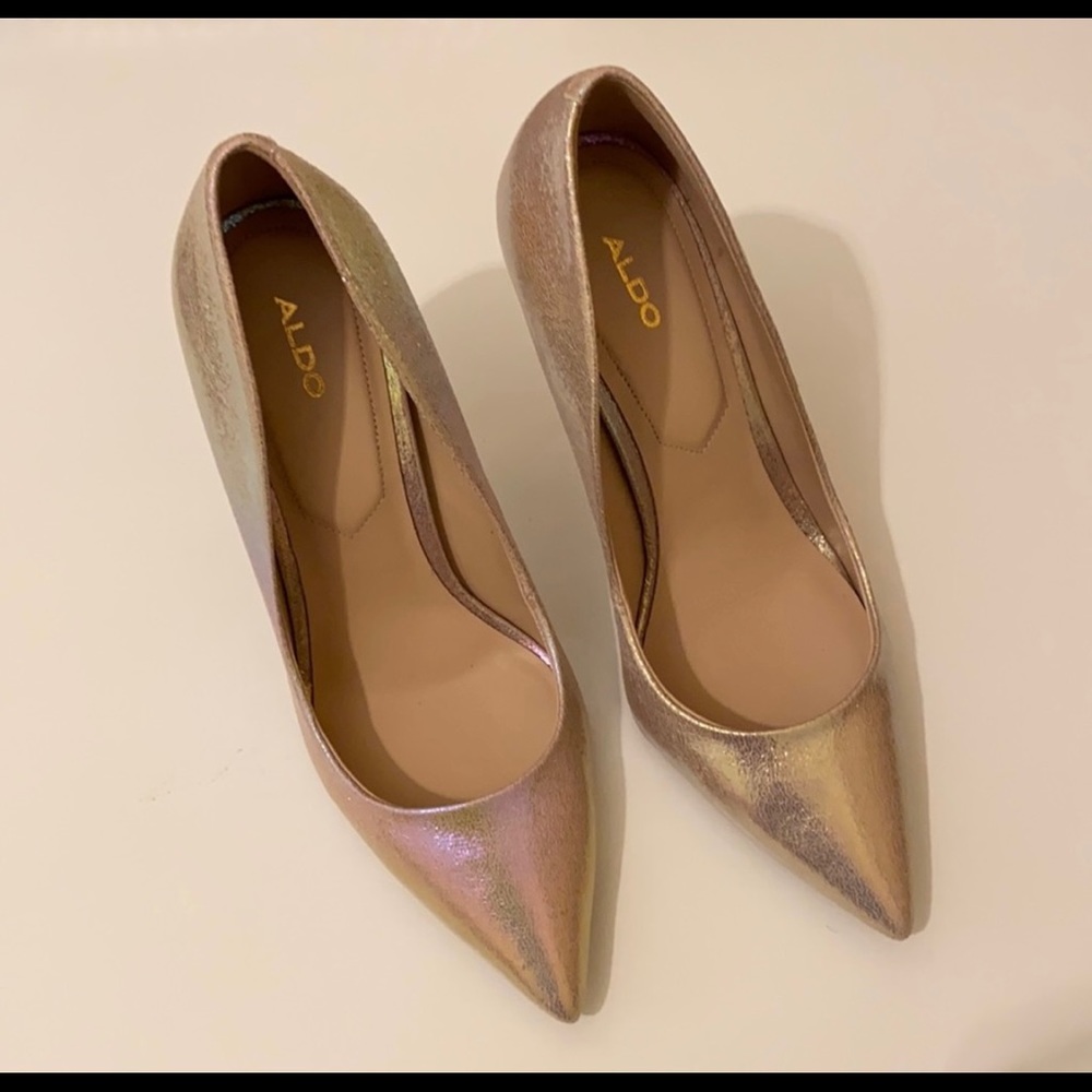 Aldo unicorn shimmery 4 inch pumps in perfect condition. Worn once . Size 9